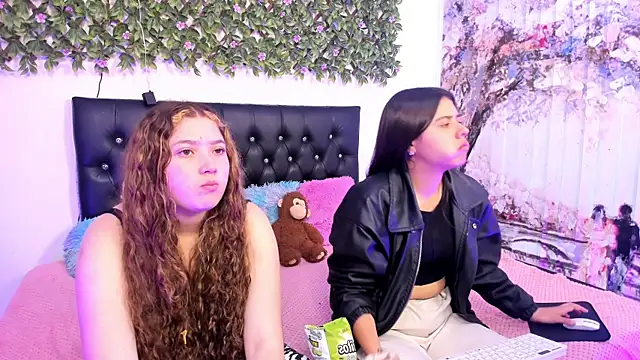 valeria and zoe online show from June 11, 2:03 pm