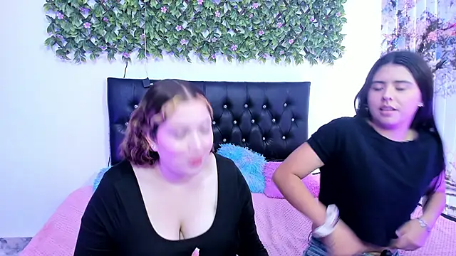 valeria and zoe online show from June 16, 7:59 pm