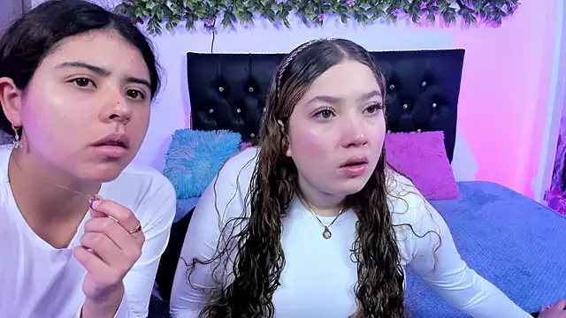 valeria and zoe online show from May 29, 2:04 pm