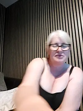 FlirtyFleur-x online show from May 6, 5:50 pm