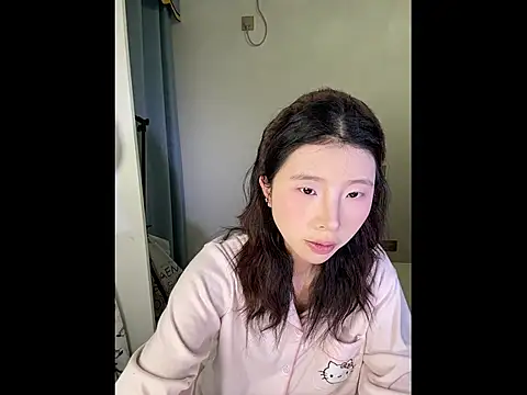 Y--F--LOVE online show from May 3, 2:20 pm