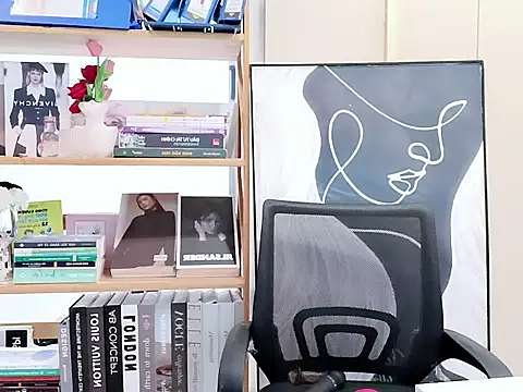 LeNaLyy online show from March 7, 8:21 am