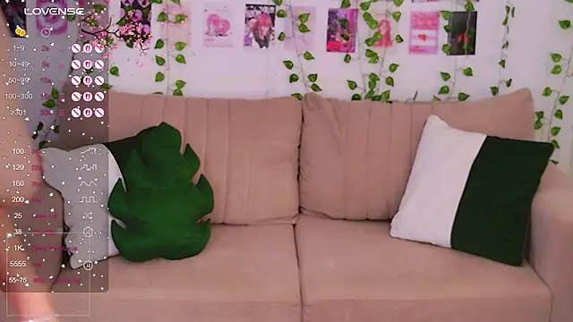 JulieHiL online show from March 6, 8:31 am