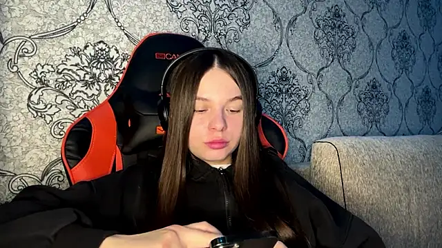 AkikoAnkrom online show from March 11, 8:55 pm