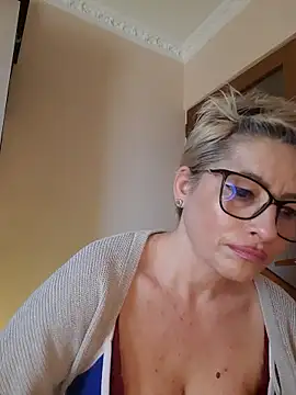 LunaBlaise online show from April 24, 12:30 pm
