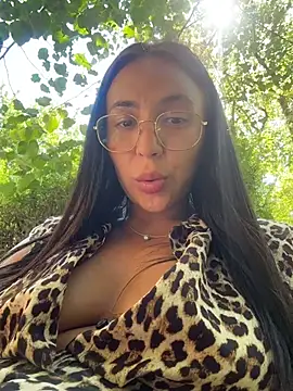 Bunny Lush online show from August 4, 9:15 am