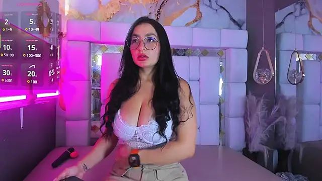 saray white  online show from March 5, 1:18 pm