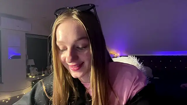 Anika Socutehe online show from June 29, 9:36 pm