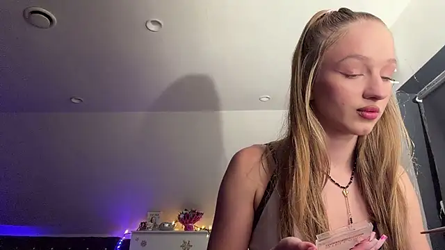 Anika Socutehe online show from July 21, 9:26 pm