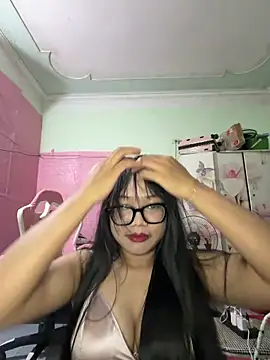 Leeeeiu online show from June 19, 3:15 pm