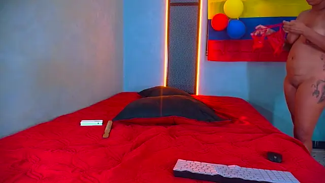 Hornyshow1 online show from June 14, 3:23 pm