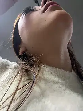   Nahomy online show from March 17, 12:09 pm