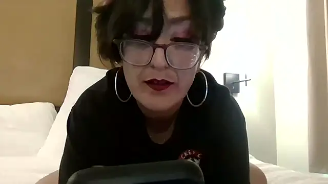 eleanorrox915 online show from May 13, 5:30 pm