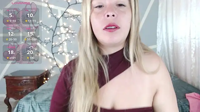 CamilleRouge online show from March 25, 11:35 am