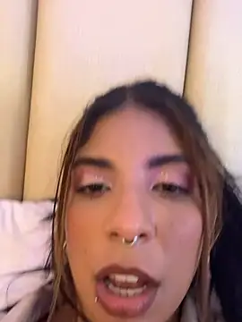 VioletaHills  online show from April 29, 3:04 pm