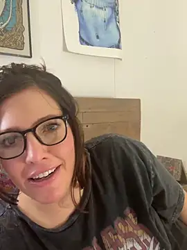 hollyharmd online show from March 13, 5:42 am