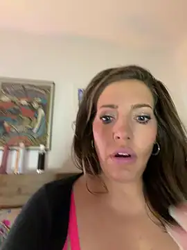 hollyharmd online show from May 4, 4:49 am