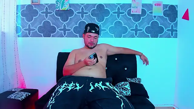 Sakura Velvet online show from March 7, 9:55 pm