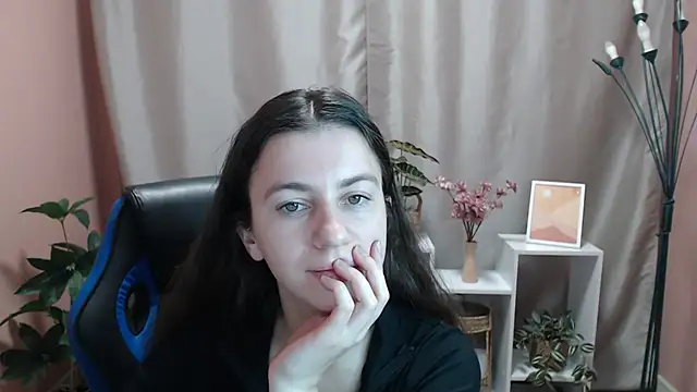 MistyBree online show from May 4, 8:18 am