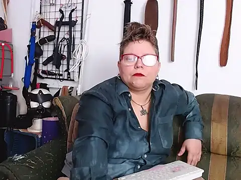 Leah R online show from March 26, 2:08 pm