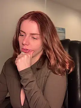 VelvetChloe online show from April 29, 5:30 pm