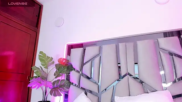 lucy davies online show from March 18, 12:21 pm