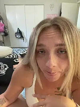 imkhloe online show from July 29, 4:40 pm
