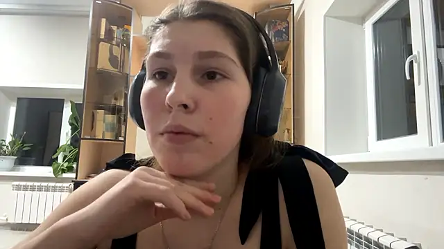 JoanieMochel online show from March 7, 3:52 pm