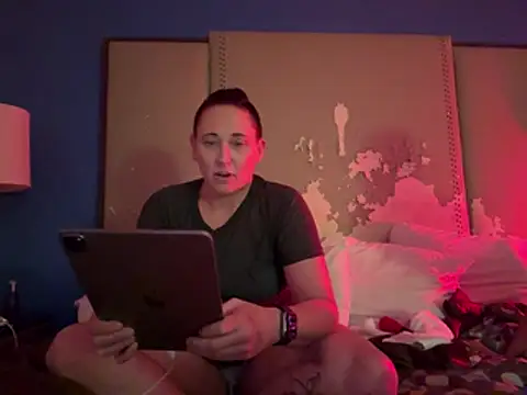 MohawkGirl21 online show from March 22, 9:37 am