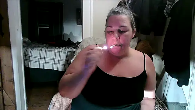 smalltowntrouble online show from June 7, 2:18 am