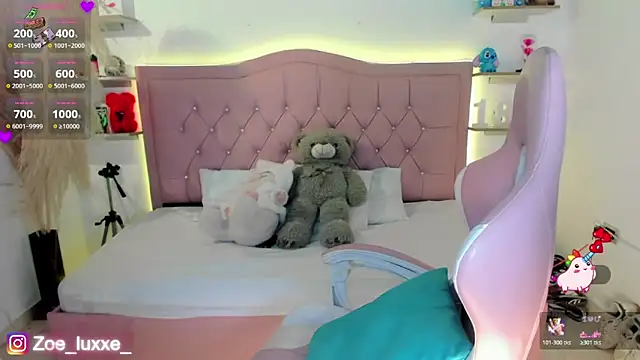 Zoe Luxxe  online show from May 1, 9:18 pm