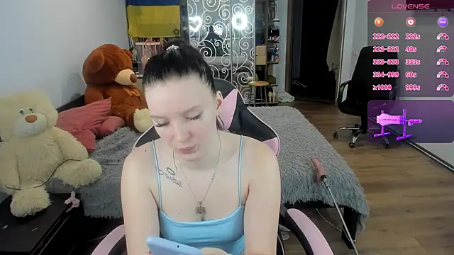 Snapshot of Mary_Blu chatting on December 2, 8:48 am Mary Blu online show from December 2, 8:48 am