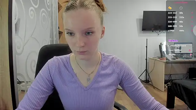 Snapshot of Mary_Blu chatting on October 10, 9:58 am Mary Blu online show from October 10, 9:58 am