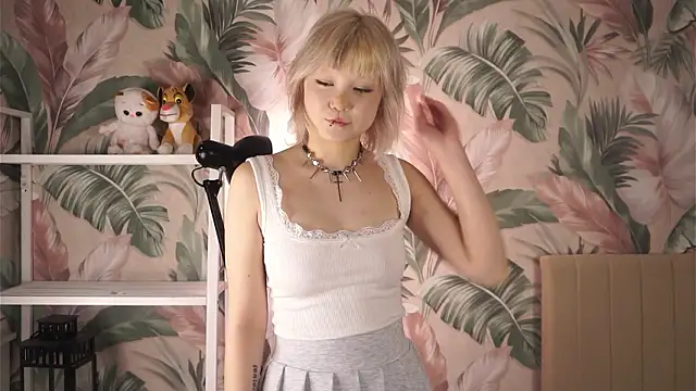 MarjoryHowlingwolf online show from March 4, 5:08 pm