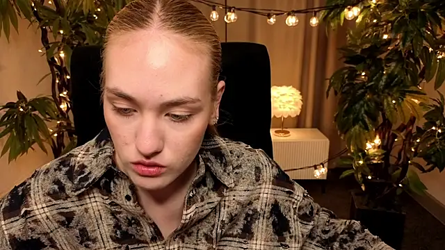 JenniferCamprell online show from March 25, 4:21 pm