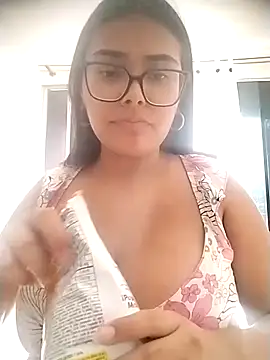 pregnant kitten01 online show from March 10, 7:18 pm