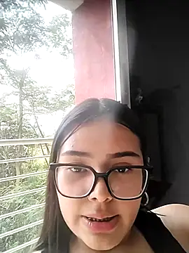 pregnant kitten01 online show from March 4, 7:53 pm