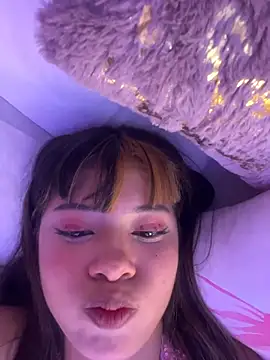 chloe larson online show from June 19, 11:35 am