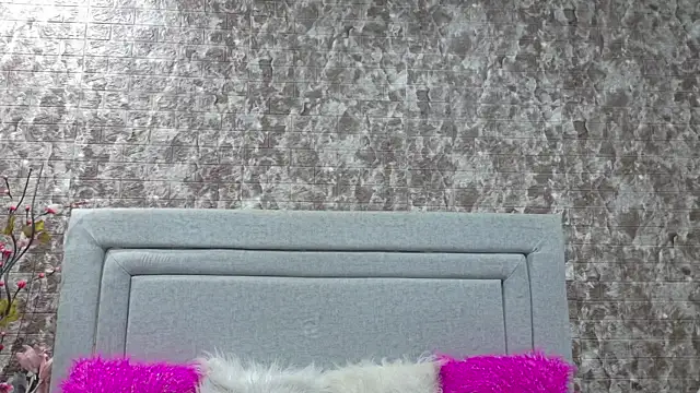 Naomimolie online show from June 18, 12:10 pm