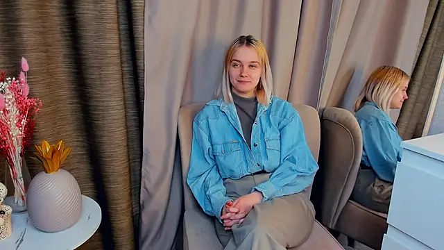 AveIinaStromain online show from March 5, 12:56 pm