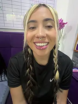 ManuelaVeeleez online show from July 22, 4:13 am