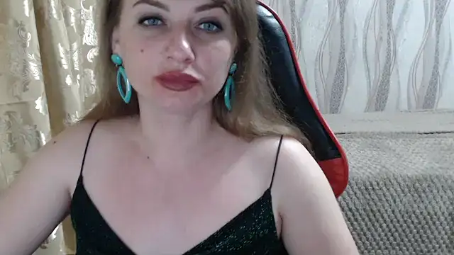 LioraW online show from March 12, 9:28 pm