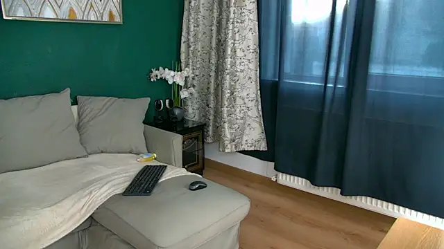 SkinnyNatty online show from July 30, 3:51 am