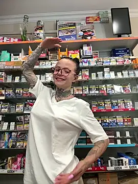 SkinnyLilly online show from July 1, 8:30 pm