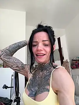 SkinnyLilly online show from April 29, 12:30 pm