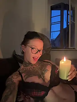 SkinnyLilly online show from August 8, 7:11 pm