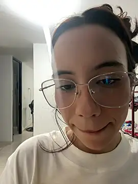 Nicole Cute04 online show from July 4, 5:03 am