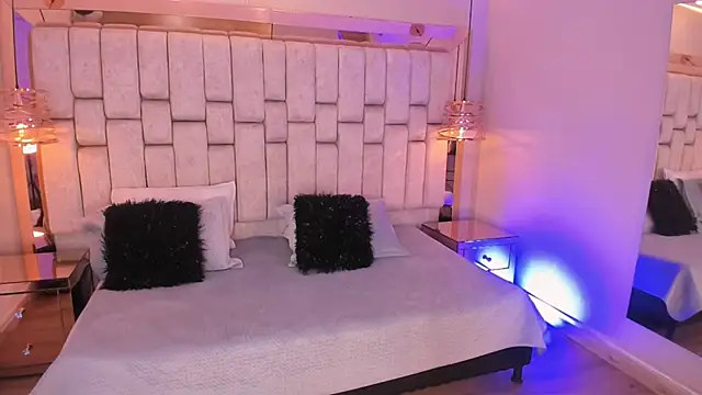 FoxxxyPink online show from June 4, 8:24 pm