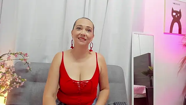 KahiaSmith online show from July 26, 1:41 pm
