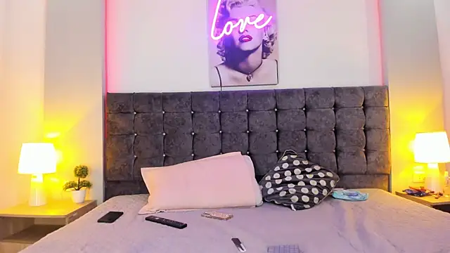 Maily Parker online show from March 11, 11:47 am